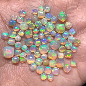 Venta al por mayor de ópalos naturales etíopes, cabujones de corte cojín, gemas sueltas de 4-8mm con juego de color/efecto fuego para fabricación de joyas - Product Image 2