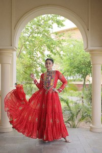 Robe orange tendance pour Navratri, magnifique robe à motifs, vêtements indiens et pakistanais - Product Image 3