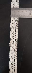 Dentelle en coton doux avec motif crochet fin pour une finition élégante des vêtements. - Product Image 4