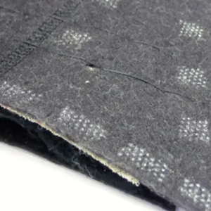 Tela no tejida de poliéster 100% con puntos, peso medio, punzonada con aguja, patrón de puntos, gris, para hombreras termoadhesivas - Product Image 1