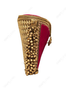 กระเป๋าคลัทช์เจ้าสาวกำมะหยี่สีบานเย็นงานแฮนด์เมดจากอินเดีย พร้อมหูจับประดับลูกปัดสีทอง แต่งขอบกุงรู ทรงแข็งแรง ใช้ได้ทั้งงานแต่งงานและงานกลางคืน รับผลิตแบบ OEM - Product Image 4