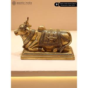 Statue de Nandi en laiton de 8 pouces avec Shivalinga sur le dos Sculpture élégante pour la décoration intérieure, les cadeaux et le temple fabriqués en Inde - Product Image 4