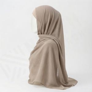 Conjunto de Dos Piezas para Mujeres Musulmanas: Hiyab de Algodón y Rayón con Efecto Arrugado y Tie-Dye de Fábrica, con Gorro Interior a Juego, Suave, Transpirable y de Primera Calidad - Product Image 3