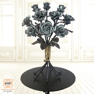 Escultura de Hierro Rosa Khang Hung Phat, Diseño Hueco, Recubierta con Pintura Natural, Elegante Adorno Decorativo para el Hogar o el Jardín - Product Image 1
