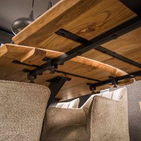 Table de salle à manger pliante industrielle extensible de 175 à 275 cm, plateau en bois d'acacia finition naturelle, pieds en métal finition noire mate.