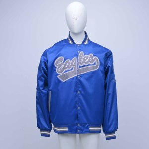 แจ็คเก็ตวาร์ซิตี้ผ้าซาตินคุณภาพสูงสำหรับผู้ชาย สีน้ำเงินและสีเทา ติดกระดุมแบบ Snap พร้อมงานปัก สำหรับผู้ชาย สไตล์สตรีทแวร์ ขายส่งแบบกำหนดเองได้ - Product Image 1