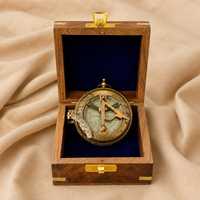 Boussole plate noire antique nautique avec boîte en bois d'archer originale, article cadeau avec poème