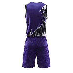 Camiseta de baloncesto de diseño personalizado OEM de alta calidad, uniformes de baloncesto de manga corta hechos en fábrica a la venta a bajo precio. - Product Image 3