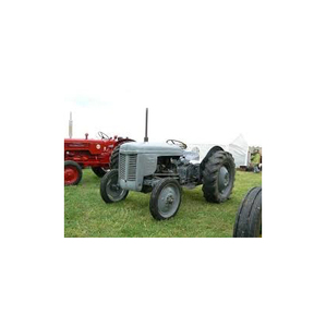 Tractor Massey Ferguson 9500 4WD Nuevo de Alta Calidad con Componentes Esenciales del Motor y Bomba, Transmisión de 10 HP - Product Image 4