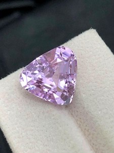 Kunzita natural sin tratar, corte triangular, rosa pastel lavanda, piedra preciosa facetada suelta para joyería - Product Image 4