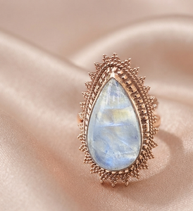 Anillo de Plata de Ley 925 con Piedra Lunar Arcoíris Natural en Forma de Pera, Estilo Vintage Boho, Chapado en Oro Rosa y Oro Amarillo - Product Image 4