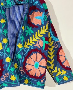 Chaqueta de Mujer con Bordado Floral Invernal, Ecológica, con Forro de Algodón TNT Transpirable de Secado Rápido - Product Image 2
