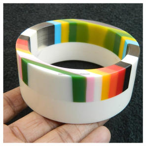 Bouton de manchette artisanal personnalisé hautement poli Bracelet en résine de mode de style vintage pour les femmes de l'Inde - Product Image 1