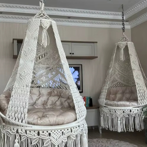 Fauteuil suspendu en macramé de luxe pour la maison ou le jardin, fabriqué en fil de coton beige, une balançoire saine et sans danger pour la santé. - Product Image 1