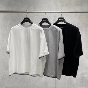 Camiseta de hombre de corte regular con costuras en contraste, de punto grueso de poliéster/algodón, color liso, estilo urbano, ecológica, con hombros caídos. - Product Image 1