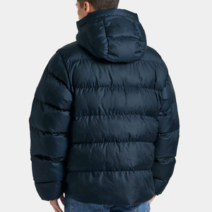 เสื้อแจ็คเก็ตพัฟเฟอร์บุใยสังเคราะห์หนานุ่มสำหรับผู้ชาย แบบ OEM ปักลายตามสั่ง อุ่นสบายสำหรับฤดูหนาว เสื้อโค้ทบุผ้านวมคุณภาพสูง เสื้อคลุมกันหนาวคุณภาพสูง - Product Image 4