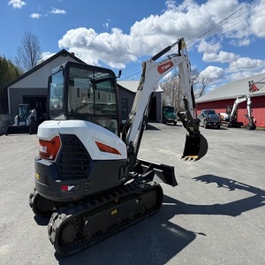 Mini-excavatrice puissante Bobcat E60 conçue pour les travaux de terrassement, de creusement de fossés, de préparation de sites et de travaux utilitaires avec un contrôle fluide. - Product Image 1