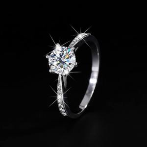 Anillo de Moissanita Solitario de Calidad Premium con Piedra Certificada de Color D VVS1 para Propuesta, Joyería Nupcial y Ocasiones Especiales - Product Image 3