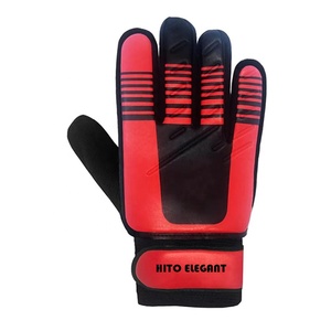 Gants de gardien de but de football en latex allemand noir et rouge, design personnalisé, embossés, avec sangle en latex allemand de 4 mm et injection de silicone. - Product Image 2