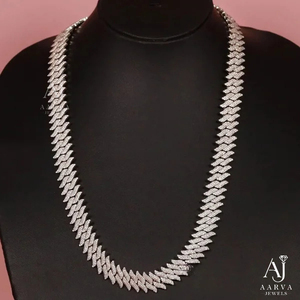 AARVA JEWELS - Collar de Cadena Cubana con Engaste de Moissanita de Corte Brillante Chapado en Oro Blanco sobre Plata de Ley 925 para Unisex - Product Image 3