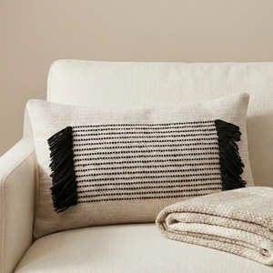 Housse de coussin lombaire en coton rayé style bohème, coussin décoratif texturé tissé noir et blanc pour canapé et salon - Product Image 2