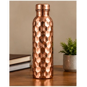 Botella de Agua de Cobre Hecha a Mano con Patrón Geométrico de Diamantes, Botella de Viaje Moderna y Portátil - Product Image 5