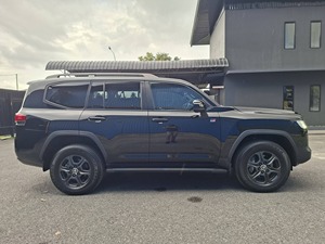 SUV Todoterreno 4x4 Prado Class 2023 – Vehículo Utilitario Deportivo Resistente - Product Image 1