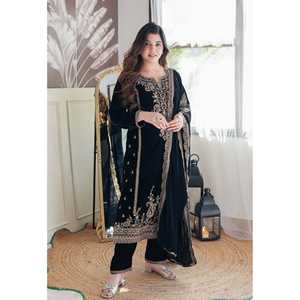 Ensemble de costume de soirée pour femme, design élégant, avec haut et dupatta richement brodés de sequins - Product Image 4