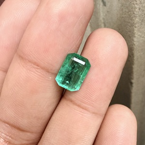 Émeraude naturelle de qualité supérieure du Zambie, 3,04 carats, vert intense, pierre facettée non montée pour la fabrication de bijoux - Product Image 3
