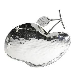 Ensemble de 3 plateaux de service en métal en forme de pomme, assiettes décoratives martelées pour fruits avec poignée en forme de feuille pour la décoration de la maison - Product Image 1