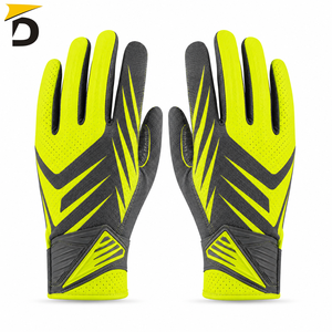 Gants de football performants dotés d'une paume optimisée pour l'adhérence et d'une conception légère pour une manipulation confiante lors des actions rapides du jeu. - Product Image 3