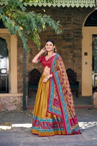 Lehenga Choli de Seda Tasar Estampado con Brillo Icónico para Bodas Tradicionales, Fiestas, Diwali y Graduaciones - Product Image 3