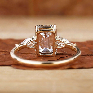Bague de fiançailles en or 18 carats avec diamant de laboratoire taille émeraude classique certifié IGI, bijoux pour femme pour anniversaire de mariage - Product Image 3