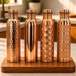 Bouteille d'eau en cuivre pur martelé de qualité supérieure pour le bien-être ayurvédique, récipient métallique réutilisable - Product Image 4