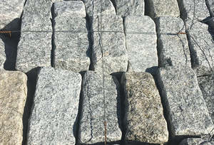 Bloques de Granito Acre Origin, Diseño Rústico, Aplicación en Villas, Porosidad Sólida, Producto Brasileño, Suministro a Granel en Caja - Product Image 3