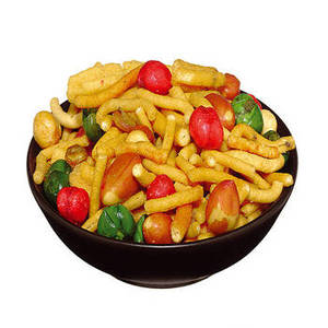 Nouvelle Saison de Namkeen Indien Frais : Mélange Savoureux et Croustillant aux Authentiques Épices Indiennes, Goût Traditionnel et Présentation Haut de Gamme - Product Image 1