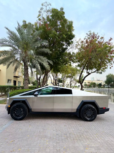 Cybertruck Serie Foundation, SUV con Tracción en las Cuatro Ruedas, Batería de Litio, Asientos de Cuero y Techo Panorámico - Product Image 2