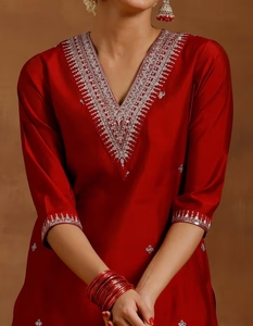 Kurta roja bordada para mujer KV con pantalón (conjunto de 2 piezas) - Product Image 4