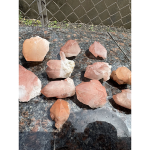 Petites éclats décoratifs de quartz rose de l'Himalaya, cristal naturel pour l'artisanat et la bijouterie - Product Image 1