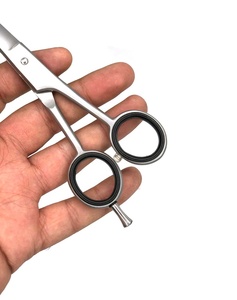 กรรไกรตัดผมมือขวา Tegra Surgical รุ่นญี่ปุ่น ผลิตจากเหล็กกล้าไร้สนิม 4Cr13 ขนาด 6.5 นิ้ว สำหรับร้านเสริมสวย ปลายแหลมคม 28 ซี่ - Product Image 5