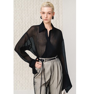 Ropa al por mayor para mujer, blusas y tops SEREN WRAP SHIRT, camisa premium coreana de triacetato ODM, corte holgado para mujer - Product Image 1