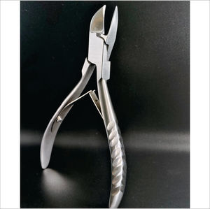 Pince à cuticules professionnelle japonaise de haute qualité en acier inoxydable avec mâchoires affûtées 12 mm pour l'élimination des peaux mortes, coupe-ongles - Product Image 2