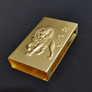 Boîtier de briquet en laiton de luxe avec logo personnalisé en relief, design sur mesure, manchon métallique haut de gamme, fabricant de formes et tailles personnalisées - Product Image 1