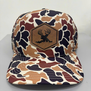 Casquette de baseball structurée à 5 panneaux en cuir personnalisé camouflage pour adulte, idéale pour l'extérieur, fabriquée en usine au Vietnam, par Classic Apparel - Product Image 1