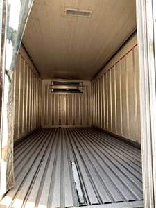 Camioneta Refrigerada ISUZU ELF Usada en Buenas Condiciones, Híbrida, con Funcionamiento Más Suave - Product Image 6