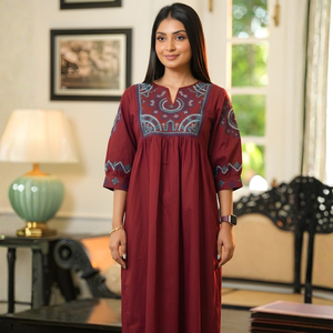 Elegante Vestido Midi de Satén de Algodón con Detalle Bordado - Product Image 5