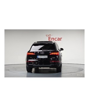 Audi Q5 45 TFSI quattro Premium 2023, 30,938 km, Volante a la Izquierda, Asientos de Cuero, Cámara Trasera, Techo Panorámico, Faros LED, Pantalla Táctil - Product Image 3