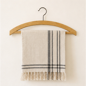 Perchas Ecológicas de Madera de Haya en Forma de Media Luna, Antideslizantes, para Ropa, Ideales para Boutiques y Tiendas de Ropa de Lujo - Product Image 4