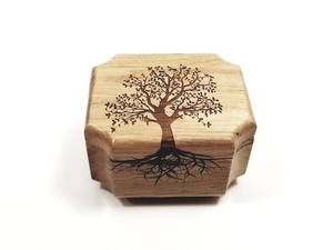 Boîte à bijoux en bois avec gravure d'arbre, forme rectangulaire, design moderne et luxueux, fermeture magnétique avec couvercle pour le rangement - Product Image 1