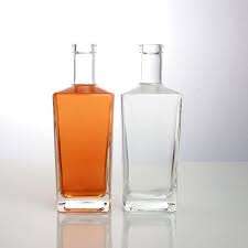 Botellas de Vidrio Transparentes Estándar CF Impresas Personalizadas de 750 ml, 1 L, 1.75 L, 700 ml, 375 ml, 500 ml para Vodka, Ron, Whisky con Tapón de Corcho - Product Image 5